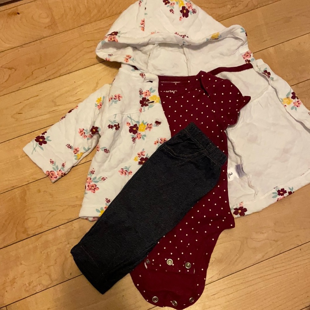 Matching set. 3 month by Carter’s